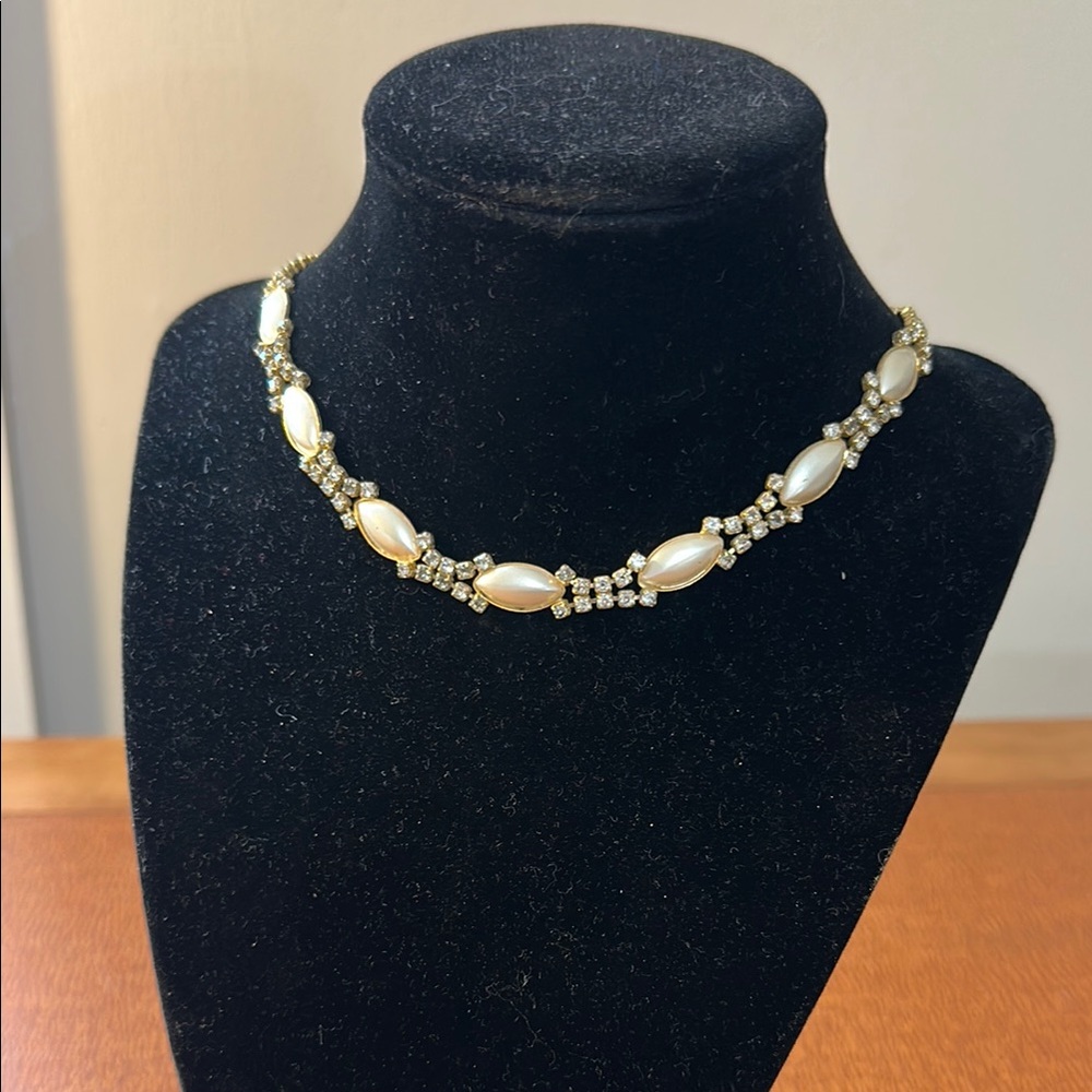 Elegant Vintage Pearl and Gold Necklace